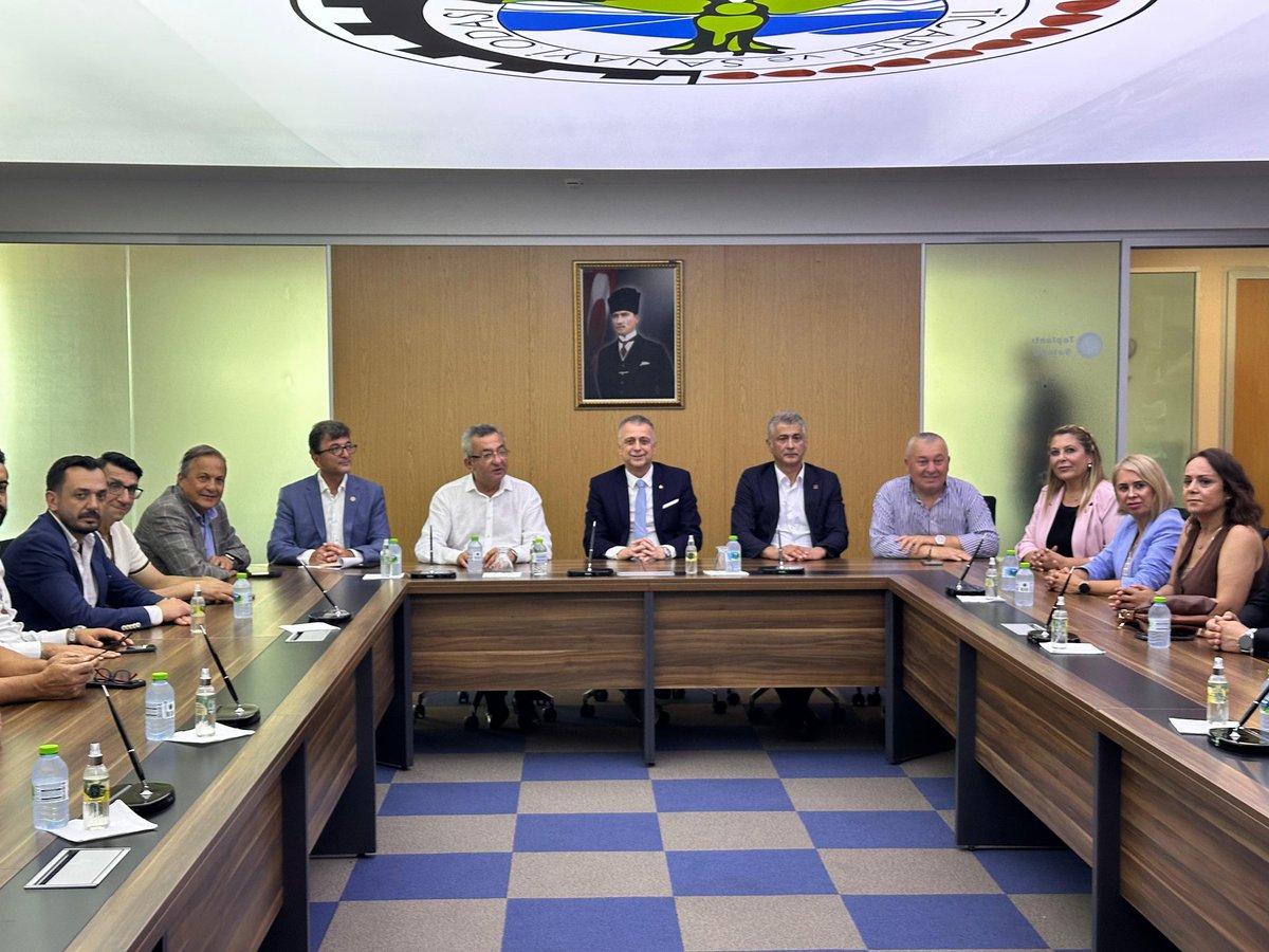 CHP milletvekili arkadaşlarımız ile Ordu Ticaret ve Sanayi Odamızı ziyaret ettik.
İş dünyasının yaşadığı sıkıntıları dinledik, çözüm önerilerimizi paylaştık.

Nazik ev sahipliği için OTSO Başkanı Sayın Levent Karlıbel’e ve yönetimine teşekkür ediyoruz.
Üreten, alın teriyle