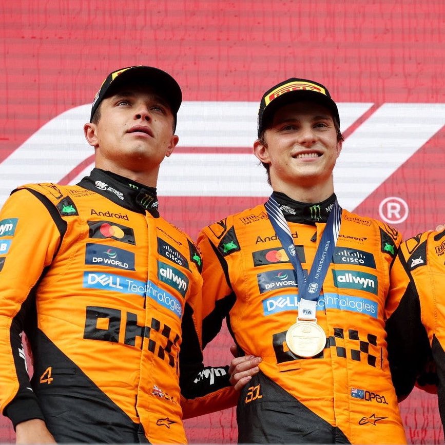 ⭐️ PIASTRI E NORRIS: FAZENDO HISTÓRIA ⭐️

A McLaren chegou na sua quarta dobradinha consecutiva no GP da Hungria.

Essa é apenas a segunda vez que isso acontece na sua história: A outra foi em 1988, com Ayrton Senna e Alain Prost.