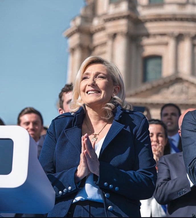 Tous avec le RN (@marinejordanrn) on Twitter photo Joyeux anniversaire a notre présidente <a href="/MLP_officiel/">Marine Le Pen</a> 🇨🇵😍🎉🥳
#TousAvecLeRN #TousAvecMarine #JoyeuxAnniversaireMarine #MarineLePen #JeSoutiensMarine Joyeux anniversaire a notre présidente <a href="/MLP_officiel/">Marine Le Pen</a> 🇨🇵😍🎉🥳
#TousAvecLeRN #TousAvecMarine #JoyeuxAnniversaireMarine #MarineLePen #JeSoutiensMarine