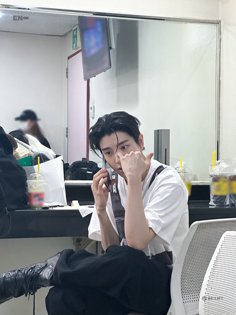 ตอนเล่นเกมกับเพื่อน : 😡😎💢
ตอนคุยกับบิบี๋ : 🥺🥺🥺