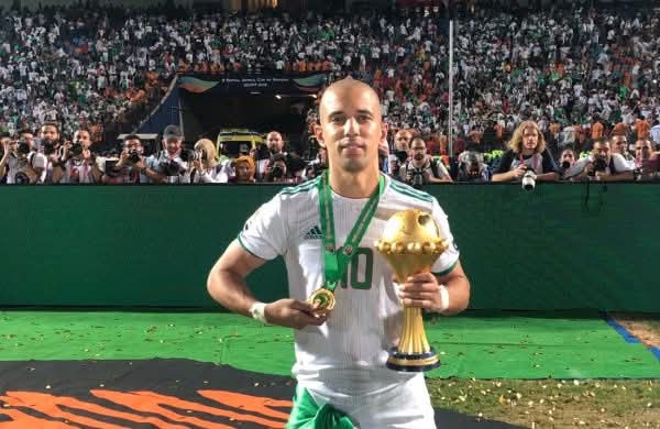 Libre de tout contrat depuis une saison, Sofiane Feghouli signe à Amanat Baghdad en Irak. 👀
