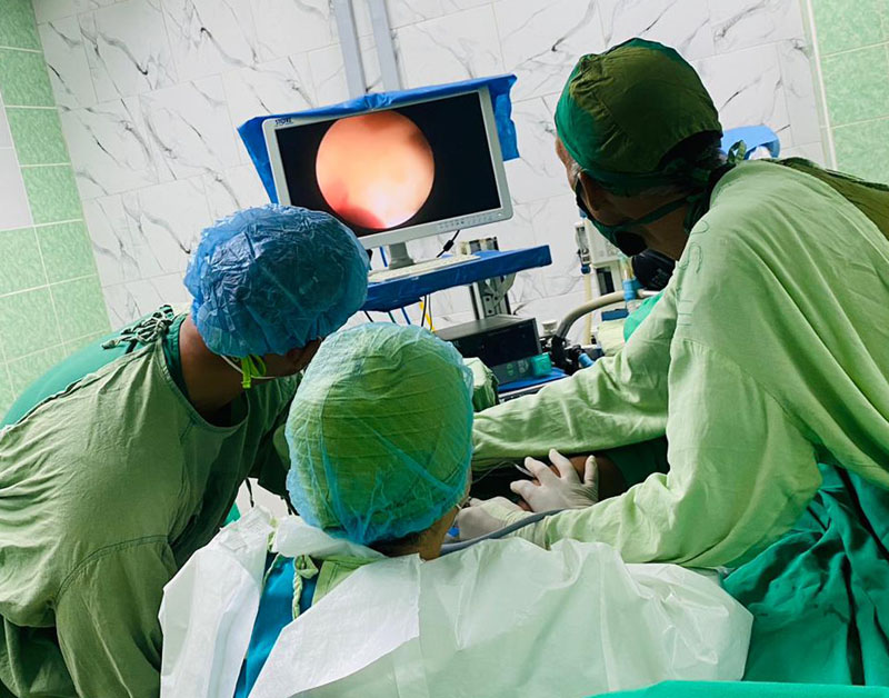 Realizan artroscopía diagnóstica terapéutica en pediátrico de Holguín
Con evolución favorable y con una mejoría  notable en el funcionamiento en una rodilla se encuentra el adolescente  de 14 años de edad al cual se le realizó,  una  artroscopía diagnóstica terapéutica...