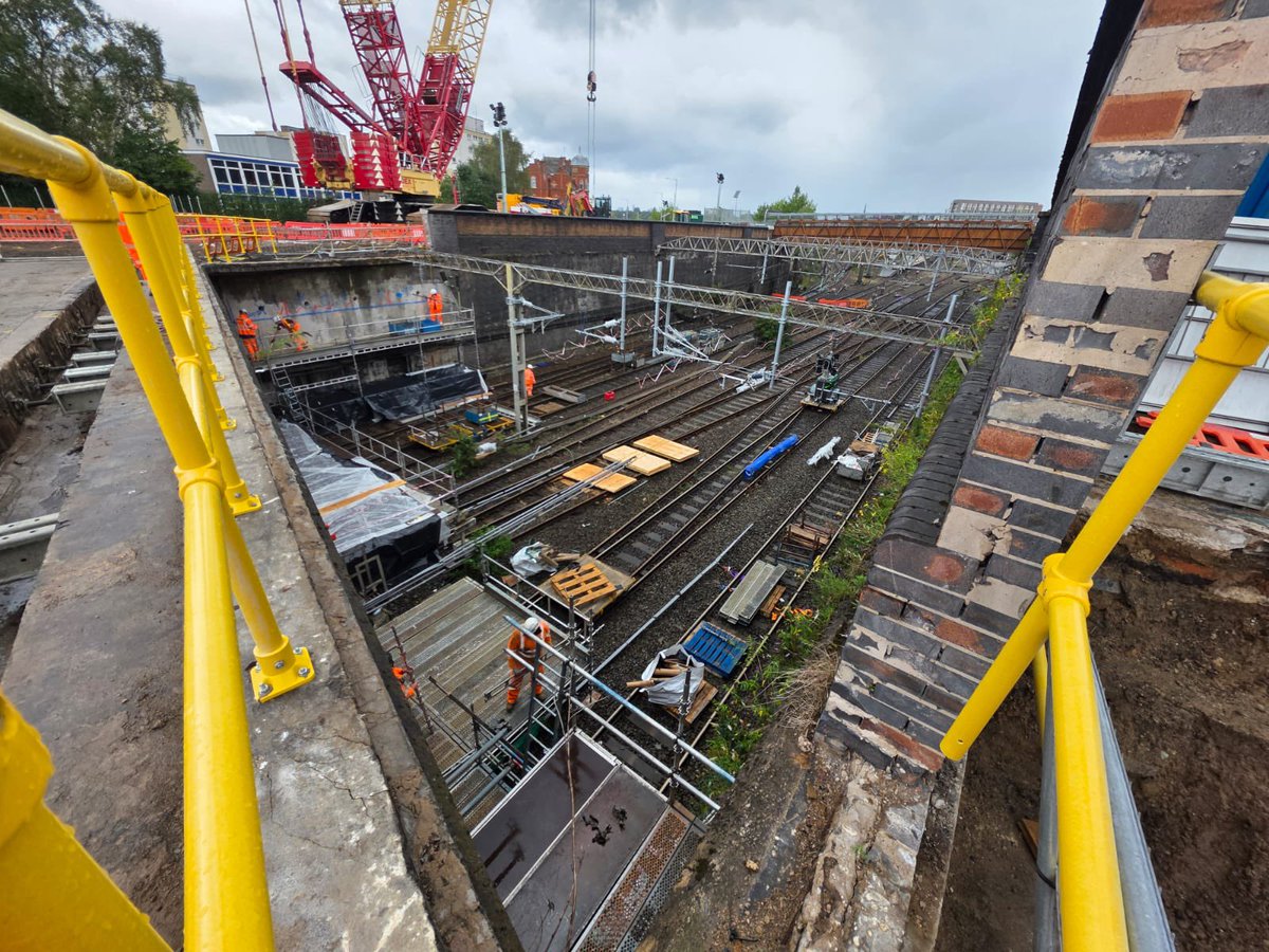 Manchester Piccadilly (@networkrailman) on Twitter photo 📍Today at Greek Street in Stockport.
🗓️ We’ve dropped the overhead wires that power the trains and built safety decks that will allow our teams to work at height safely.
👉 For travel advice while we complete this work (until 23 August), check <a href="/nationalrailenq/">National Rail</a>. 📍Today at Greek Street in Stockport.
🗓️ We’ve dropped the overhead wires that power the trains and built safety decks that will allow our teams to work at height safely.
👉 For travel advice while we complete this work (until 23 August), check <a href="/nationalrailenq/">National Rail</a>.