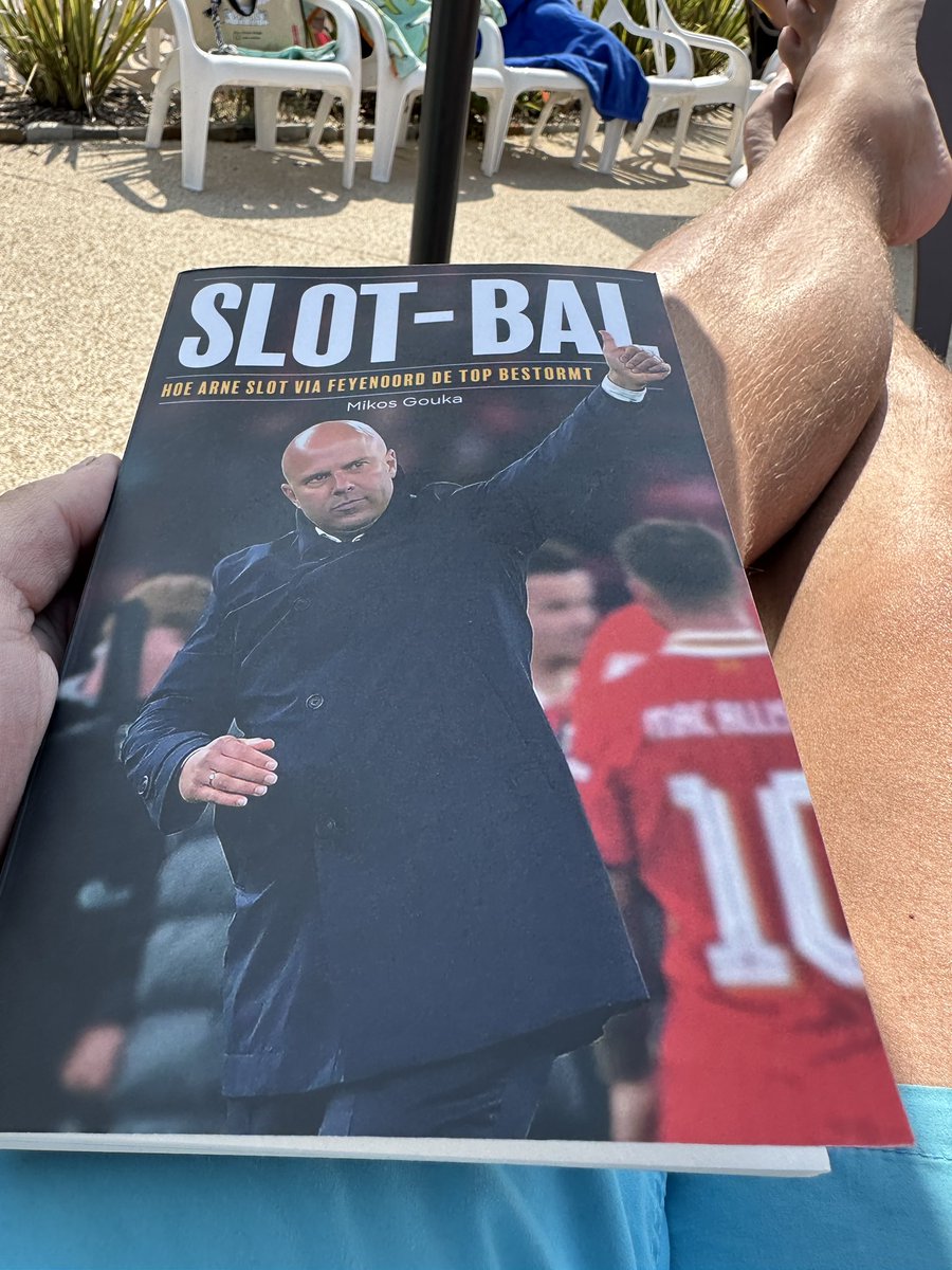 MarkvanWijnen's tweet photo. Heerlijk boek #slotbal van @MikosGouka prima onder de Franse zon. Leest gemakkelijk weg, goed gedaan 👍🏻 #leestip #feyenoord https://t.co/Ik86C3ZvDG