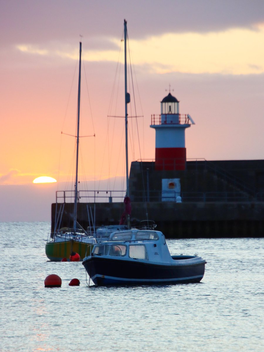 And then the sun pops her lovely head up from underneath the dawn duvet #sunrise #sea #boats #lighthouse #wicklow #Ireland