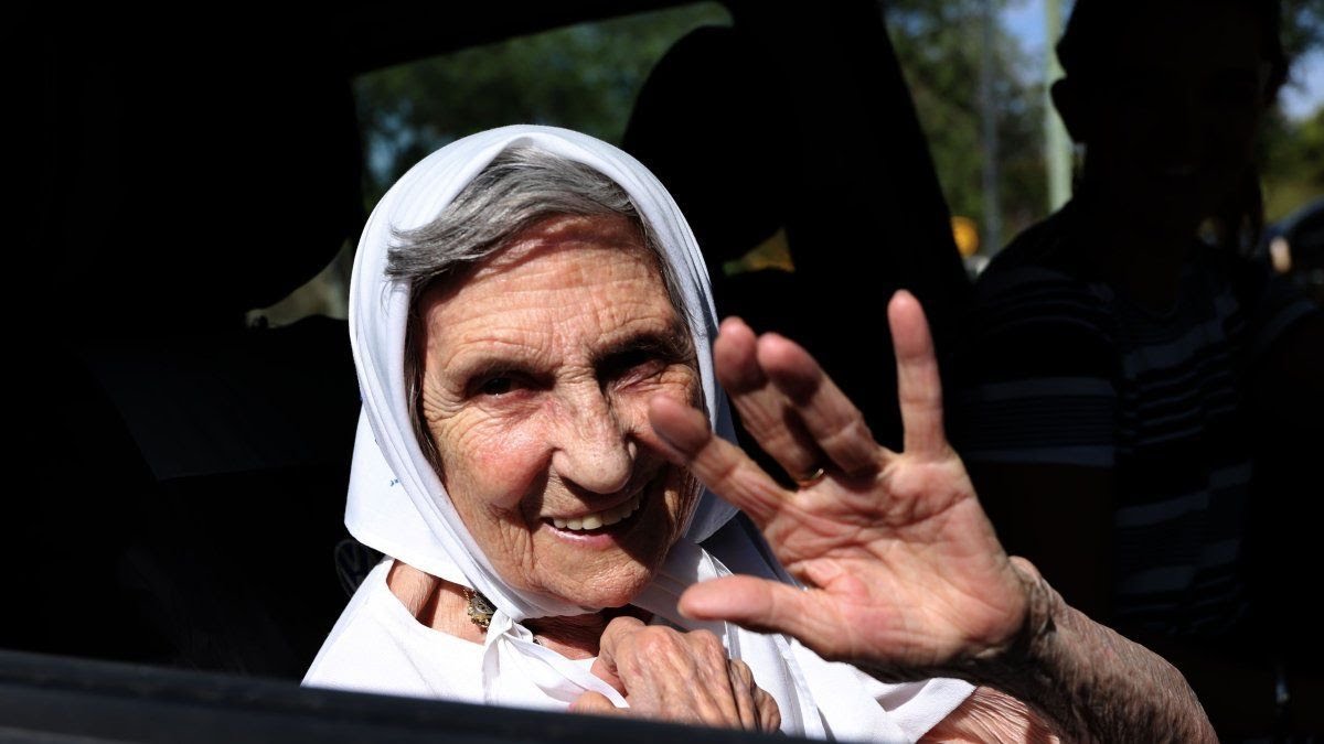 Con profundo dolor despedimos a una gran luchadora por los derechos humanos, LOLIN RIGONI nuestra Madre de Plaza de Mayo de Neuquén. Saludo a familiares y militantes ante este momento de tristeza. <a href="/MadresPlaza/">Asociación Madres de Plaza de Mayo Mar del Plata</a>