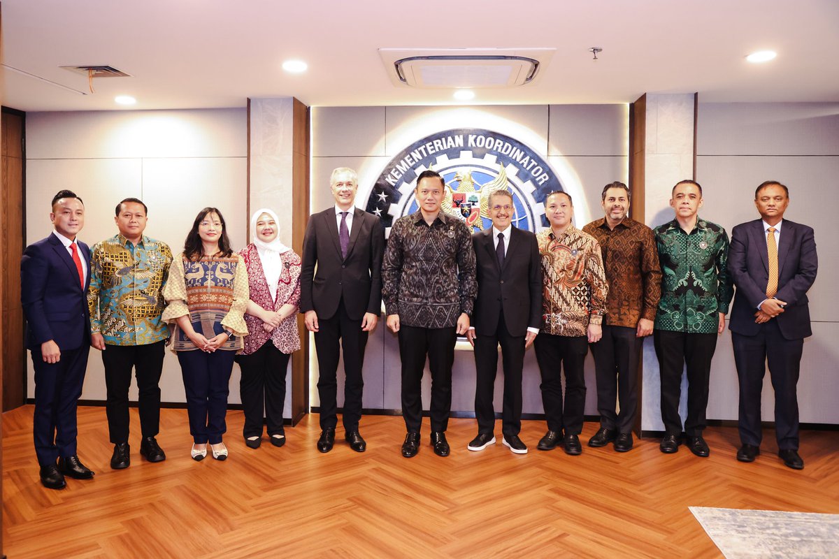Pagi ini (5/8), saya mengawali kegiatan saya dengan menerima kunjungan Founder dan Chairman ACWA Power Mr Mohammad Abunayyan dan delegasinya, di kantor Kemenko Infra. ACWA Power adalah perusahaan energi terkemuka asal Kerajaan Arab Saudi. Pertemuan ini menjadi kesempatan baik
