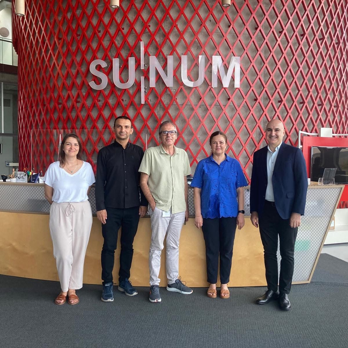 31 Temmuz'da KUTTAM Müdürü Prof. Dr. Özlem Yalçın'ı SUNUM'da ağırladık. SUNUM Müdürü Prof. Dr. Alpagut Kara'nın ev sahipliğinde gerçekleşen, Proje Geliştirme ve Analitik Hizmetler Ekibinin yanı sıra yarı zamanlı araştırmacılarımızdan Prof. Dr. Devrim Gözüaçık'ın da katıldığı