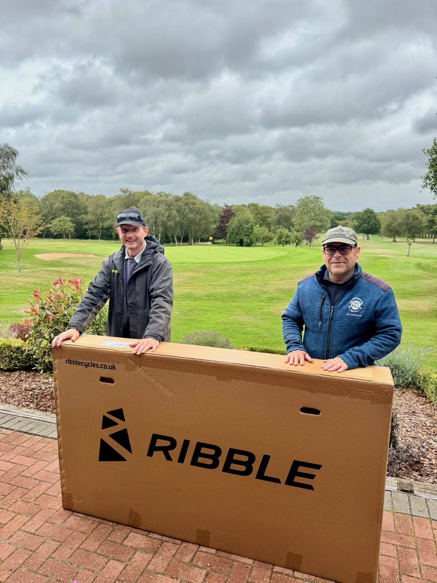 😀 It was a pleasure to gift Darren, a member of our greens staff, a brand new Ribble Bike in recognition of his 40 years service at the Club - well done Daz, great effort 👏