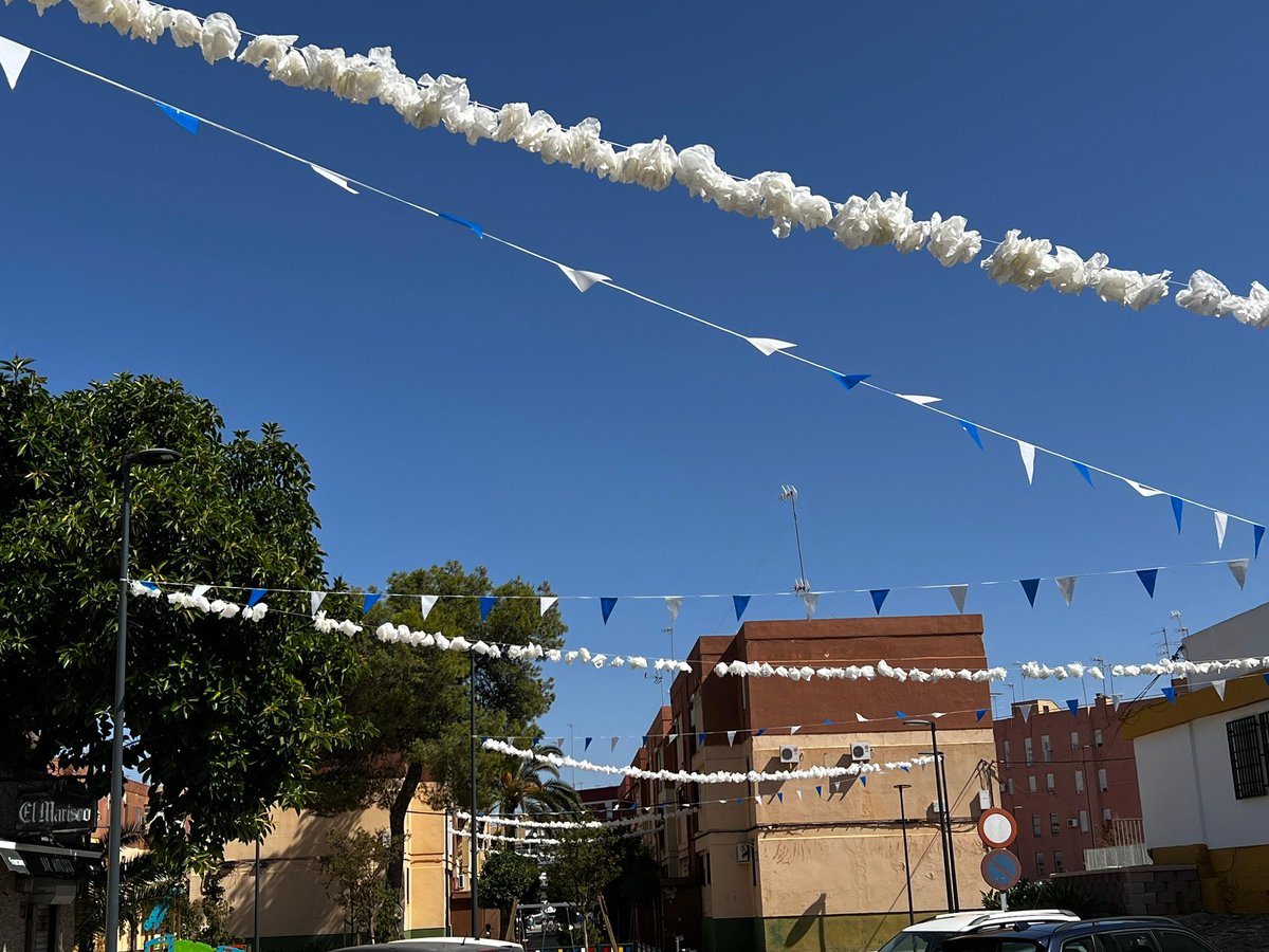 Mientras los barrios siguen afanándose en decorar para recibir con todos los honores a la que es Reina de Alcalá, la Santísima Virgen del Águila.
