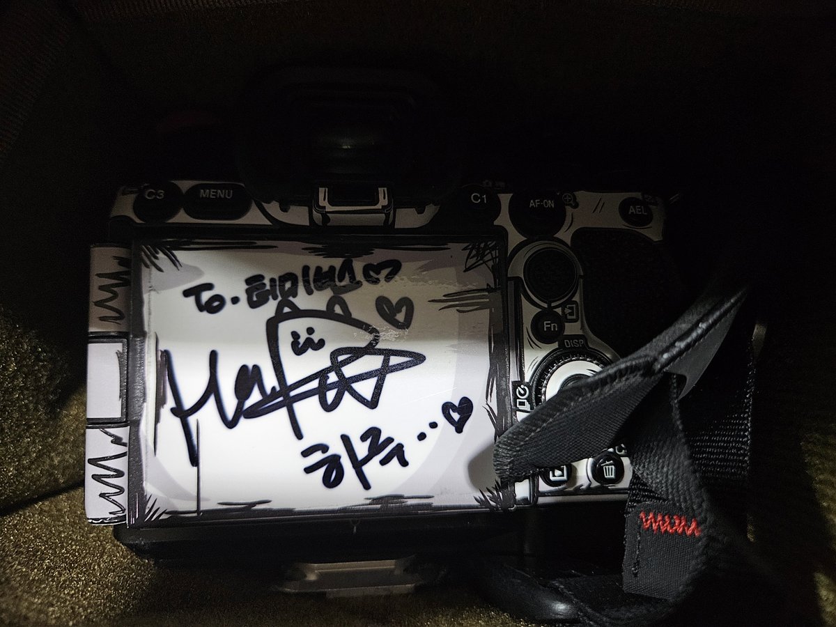 이 카메라는 이제 제 겁니다.
제 마음대로 쓸 수 있는 겁니다.