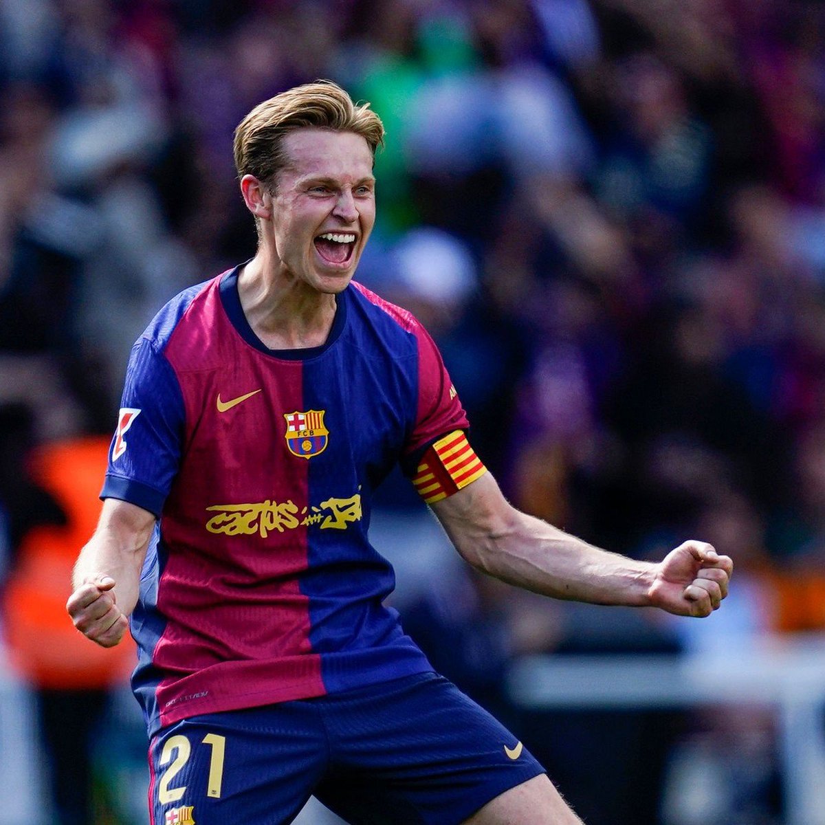 BarcaTimes's tweet image. 🚨| 𝐉𝐔𝐒𝐓 𝐈𝐍: Frenkie de Jong is the LEADING candidate to be named as Barcelona's first CAPTAIN if Ter Stegen is removed.

He would be followed by Raphinha, Araújo and Pedri, and the new addition will be either Gavi or Iñigo Martinez. [@eldesmarque] #fcblive