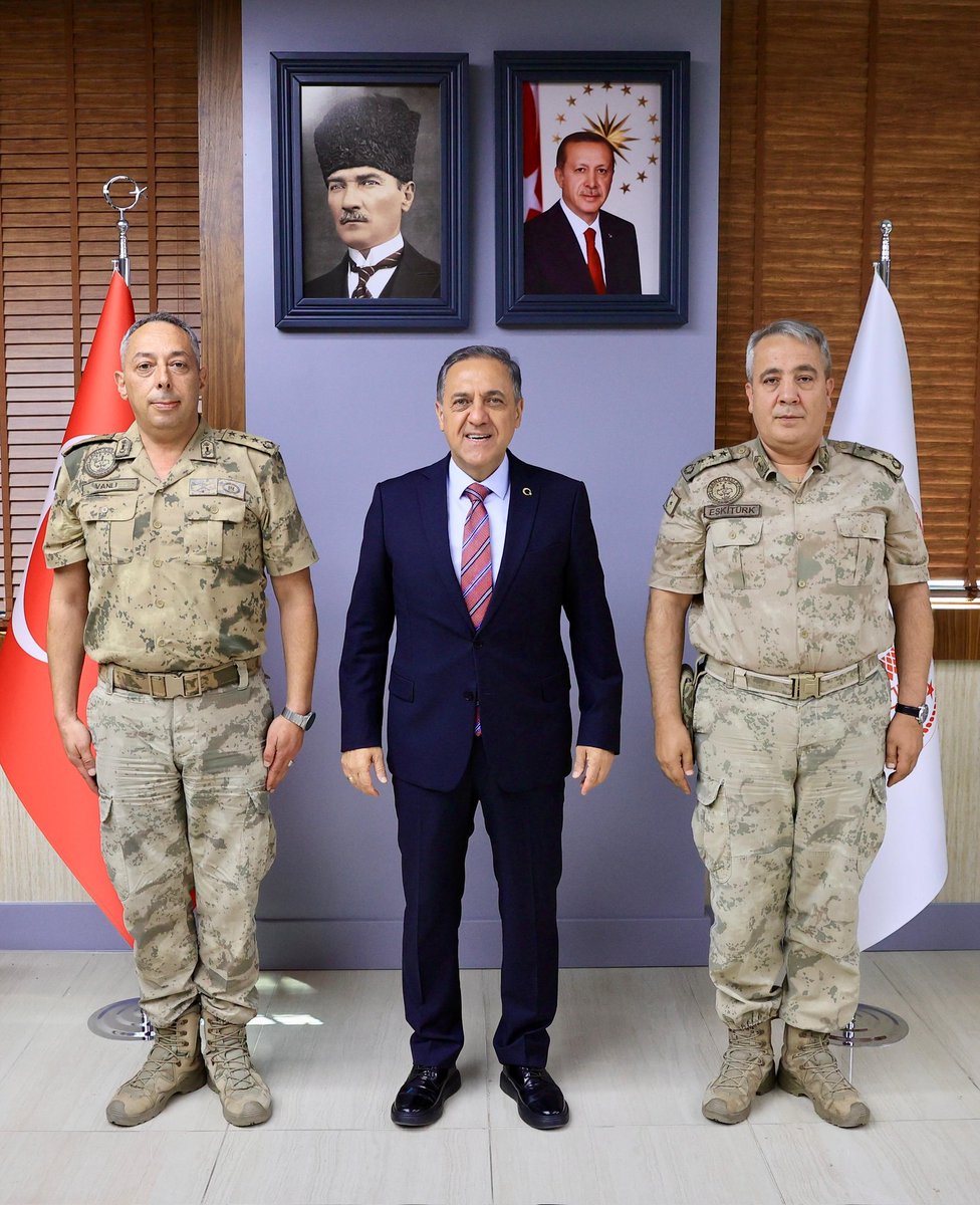Dr. Ahmet Hamdi USTA (@ahusta07) on Twitter photo 📍Bilecik İl Jandarma Komutanlığına atanan Albay Ali VANLI ve Kırklareli İl Jandarma Komutanlığına atanan Albay Yusuf ESKİTÜRK, yeni görev yerlerine gitmeden önce Valiliğimize veda ziyaretinde  bulundular.
Bingöl’de görev yaptıkları süre boyunca ilimizin huzur ve güvenliğine 📍Bilecik İl Jandarma Komutanlığına atanan Albay Ali VANLI ve Kırklareli İl Jandarma Komutanlığına atanan Albay Yusuf ESKİTÜRK, yeni görev yerlerine gitmeden önce Valiliğimize veda ziyaretinde  bulundular.
Bingöl’de görev yaptıkları süre boyunca ilimizin huzur ve güvenliğine