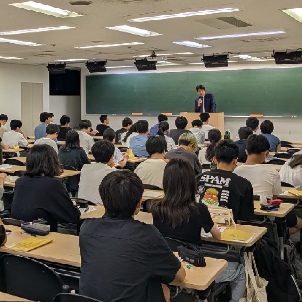 本日御茶ノ水校では高1東大現代文&高1数学の真髄&高3東大現代文✨ 林修