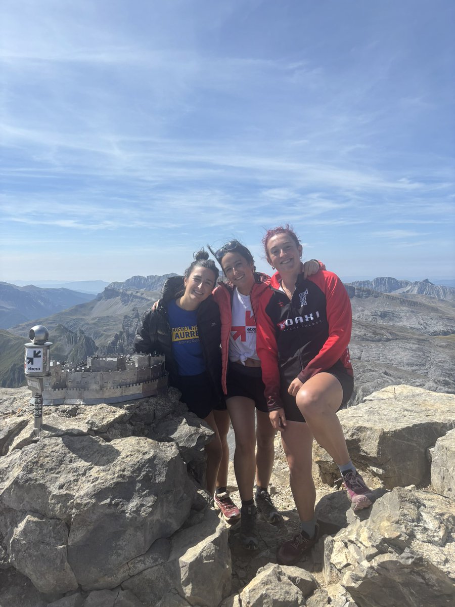 Hiru erregeen mahaian atzo. 
Zelako leko ederrak dakauz 😍