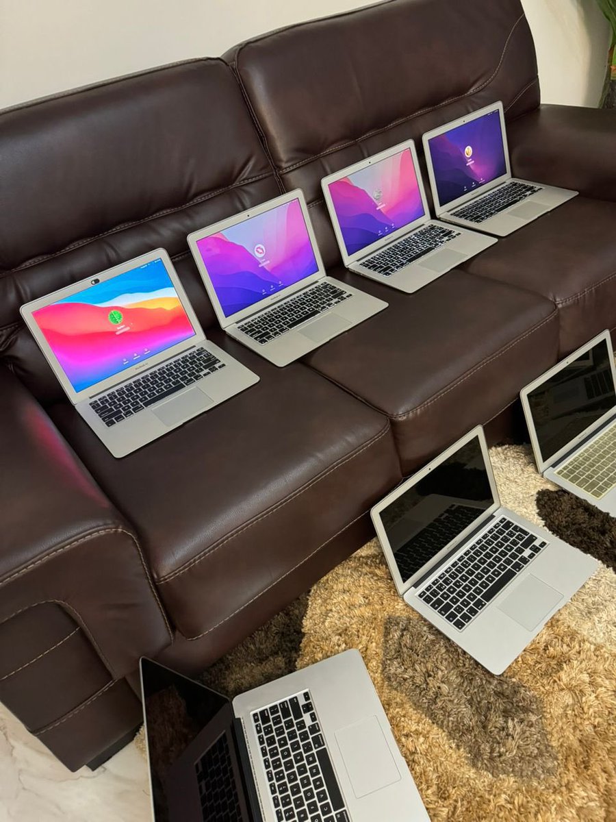 MacBook Air 2015  
256gb/8gb  ram 
13 Pouces
💸135 000f