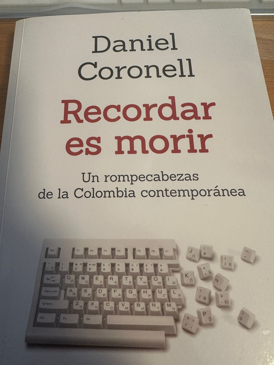Recuerdan el libro "Recordar es morir" de <a href="/DCoronell/">Daniel Coronell</a> 
les sugiero que lo vuelvan a leer, como decimos siempre, para que la memoria no olvide y ahora que el señor Uribe no acepta su condena y sus seguidores aplauden, pues.... vale la pena recordar!