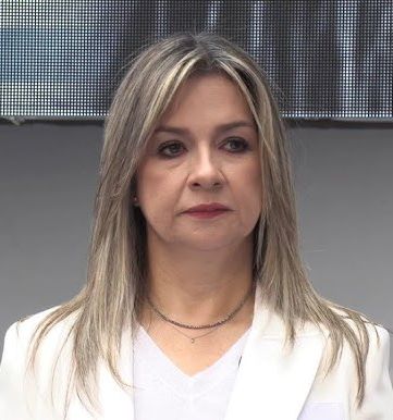No les preocupa que una candidata a la presidencia, con desconocimiento total del país, lo recorre para hablar mal del actual Pte?
Será solo una distracción para algo más oscuro que están tejiendo detrás de ese circo?
Saben cuánto dinero de sus impuestos recibirá por ese paseo?