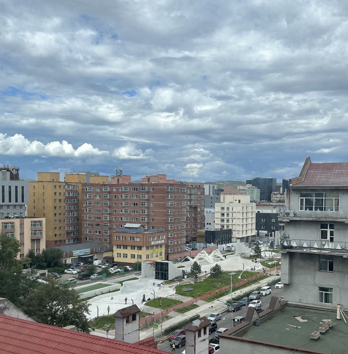 44 тэрбум. Бүхэл бүтэн 1 аймгийн бүтэн жилийн төсөв шүү дээ. Ганц цэцэрлэгт хүрээлэнд арай л ахадсан төсөв бишүү?