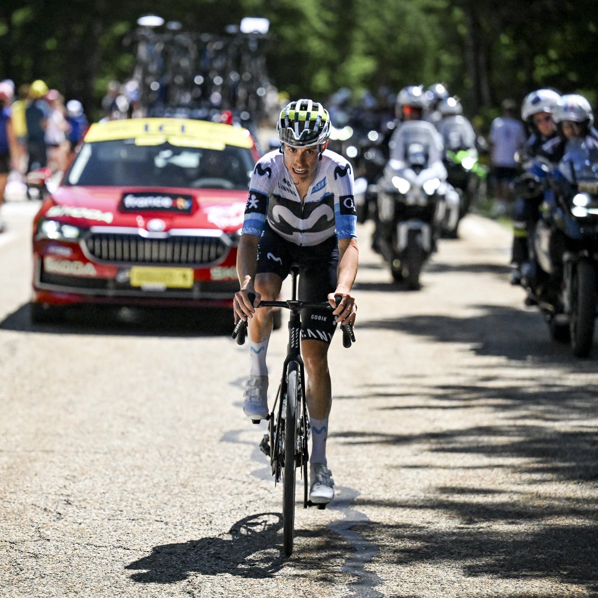 LeGruppetto's tweet photo. Enric Mas (Movistar) est contraint de mettre un terme à saison. L'Espagnol (30 ans) souffre d'une thrombophlébite à sa jambe gauche, possiblement d'origine post-traumatique. Pour la première fois depuis 2019, il loupera donc la Vuelta, lui qui était encore 3e en 2024. #LaVuelta25 https://t.co/pY9qXjHMJO