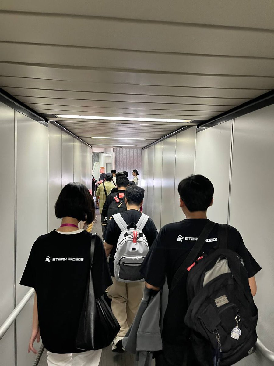 starkarcade's tweet photo. Startup House 🇻🇳 crew landed at @gmvn_official 2025🚀

We showed up with the @0xCrimsonFate & @samurice_gg teams, spending the past few days connecting with top builders from @animocabrands, @TRIVEDIGI, @tenity_global, @smurfgg_ and more

The hype around Startup House Vietnam was real, everyone’s eager to see how this program can bring massive value to devs and contributors building on Starknet!

Backed by @StarknetFndn, we’re here to help you kick‑start your startup journey on @Starknet!