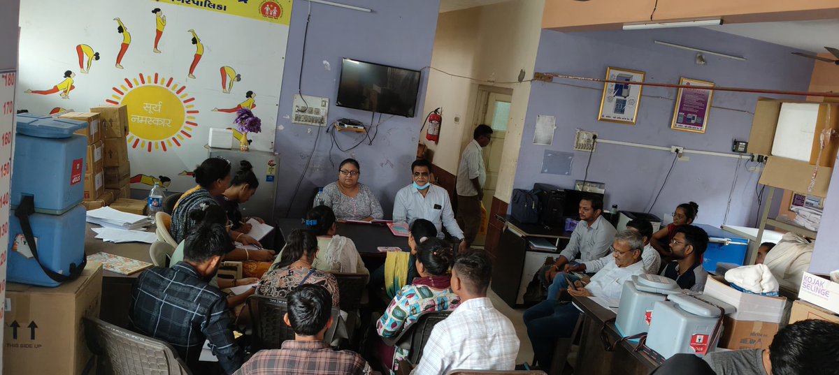 ઘાંચીવાડ શહેરી પ્રાથમિક આરોગ્ય કેન્દ્ર ખાતે તમામ આશા વર્કર, FHW, MPHW,MPHS,STS ની મેડિકલ ઓફિસર ની હાજરીમાં સીટીઓ શ્રી દ્વારા ચાલી રહેલા ટીબી મુક્ત ભારત અભિયાન અંતર્ગત કામગીરી નું રિવ્યુ કરી તથા અન્ય ઇન્ડિકેટર્સ મા સુધારા માટે માર્ગદર્શન દેવામાં આવેલ
#TBMuktBharat #EndTB #PMTBMBA