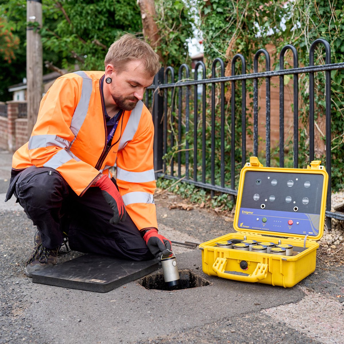 We're tackling more leaks than ever before.

Our dedicated teams, made up of skilled leakage technicians, planners and repair crews, are out every day, working hard to reduce the impact of leaks across the network.

Find out how we fix leaks and how you can report one to us via