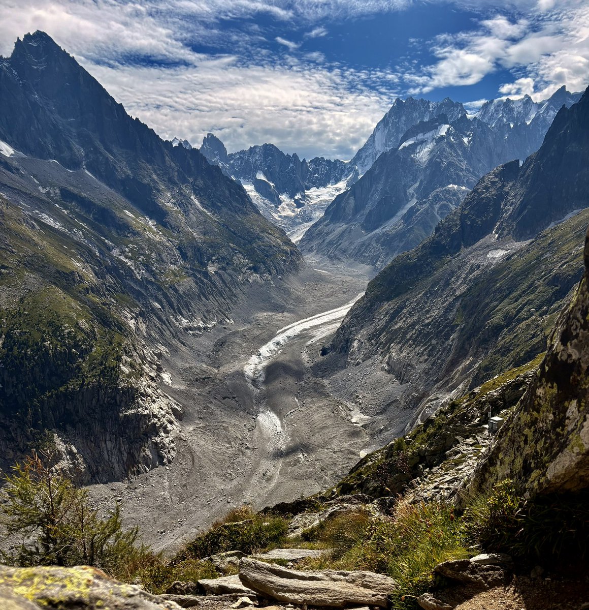 La glace est matière à réflexion.
Et aussi à réflexions, surtout après qu’elle a disparu.