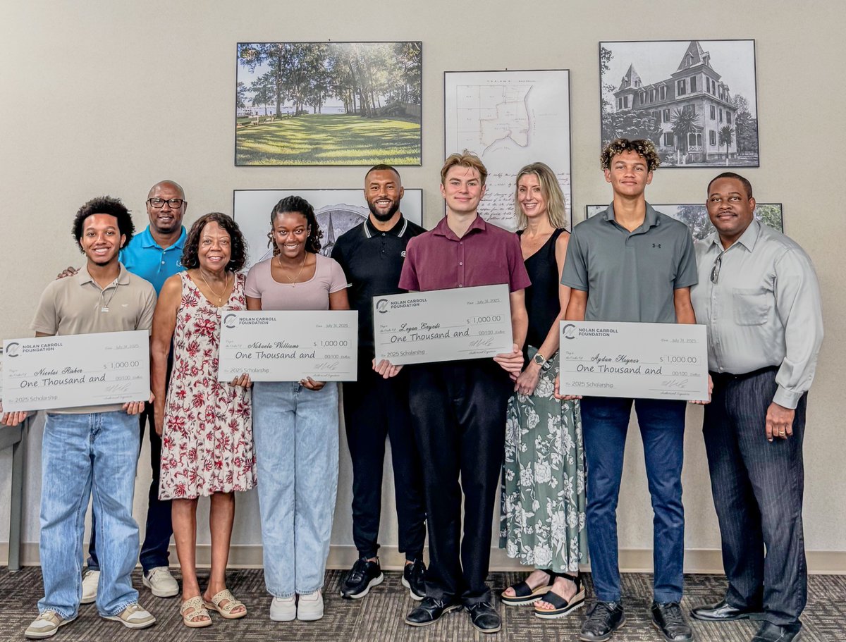 Future scholars getting ready to enter the next stage in life. Good luck to these graduates on their college journey.

Thankful to be able to help.🙏🏽

They are great leaders in the community now and are taking those same qualities to college.