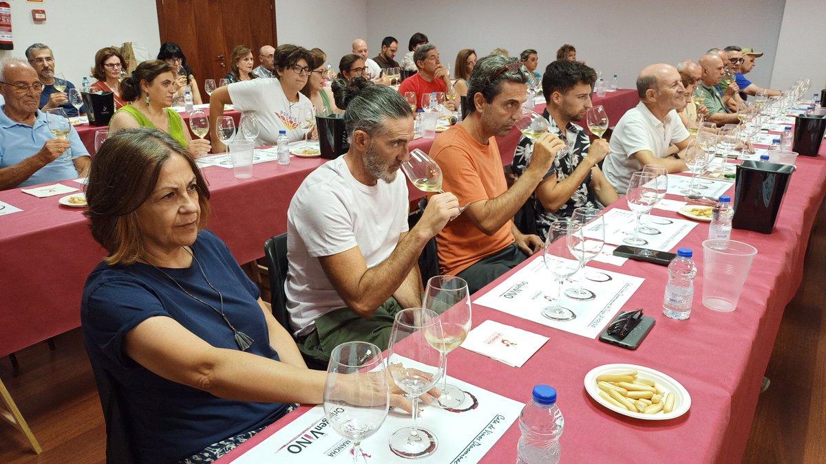 Vino DO La Mancha (@vinodelamancha) on Twitter photo Arranca la cata de #vinoyqueso en #PedroMuñoz con protagonismo de los #vinosdeLaMancha🍷 de #SanIsidro y <a href="/VINOSCOLOMAN/">VINOS COLOMAN</a> Arranca la cata de #vinoyqueso en #PedroMuñoz con protagonismo de los #vinosdeLaMancha🍷 de #SanIsidro y <a href="/VINOSCOLOMAN/">VINOS COLOMAN</a>