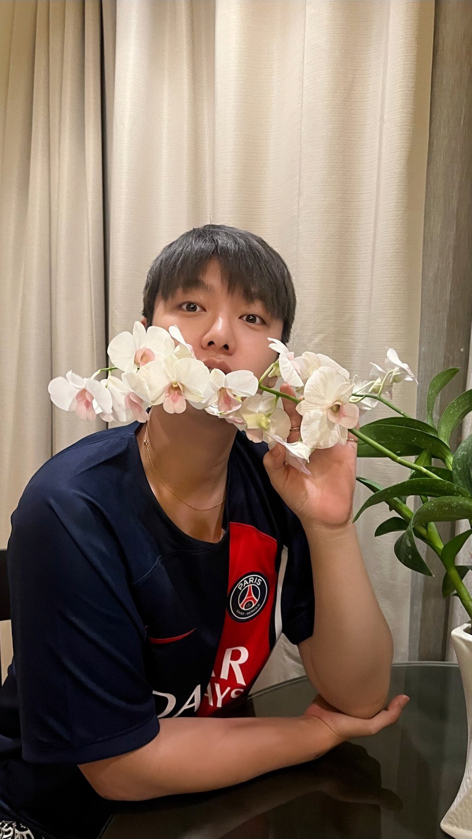 韓国 演歌 デビューシングル JIWON ジウォン 気まぐれ少女 直筆サイン入り Yahoo!オークション - キム・ジウォン直筆サイン入り写真
