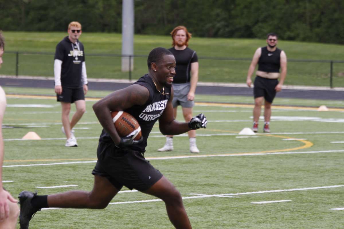 One week until our guys are back!! <a href="/MU_SpartanFB/">Manchester Football</a> #BringTheJuice #5FingerDefense