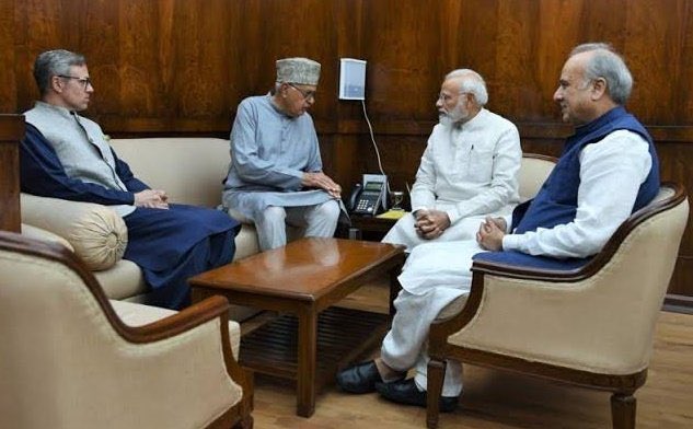 Mohd Avais Choudhary (@mohdavaisch) on Twitter photo Hello <a href="/tanvirsadiq/">Tanvir Sadiq</a>
Your WhatsApp University is not going to work now because public yeh bhi Janti ha who met Mr Modi on 04th of August 2019 and what happened on 5th.
From PM to CM & autonomy to transfer of patwari everyone knows the history of <a href="/JKNC_/">JKNC</a>
<a href="/OmarAbdullah/">Omar Abdullah</a> Hello <a href="/tanvirsadiq/">Tanvir Sadiq</a>
Your WhatsApp University is not going to work now because public yeh bhi Janti ha who met Mr Modi on 04th of August 2019 and what happened on 5th.
From PM to CM & autonomy to transfer of patwari everyone knows the history of <a href="/JKNC_/">JKNC</a>
<a href="/OmarAbdullah/">Omar Abdullah</a>