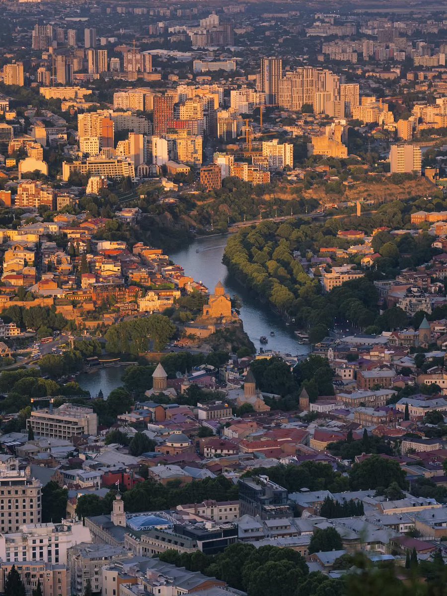 Golden hour hits different in Tbilisi 🌇
📸philjhampson