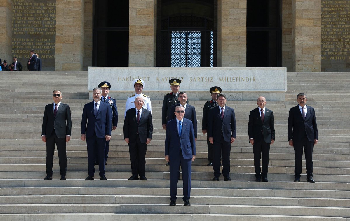 Ali Yerlikaya (@aliyerlikaya) on Twitter photo Cumhurbaşkanımız Sayın <a href="/RTErdogan/">Recep Tayyip Erdoğan</a>’ın Başkanlığında Yüksek Askerî Şûra Toplantısı Öncesi Anıtkabir Ziyaretimiz🇹🇷 Cumhurbaşkanımız Sayın <a href="/RTErdogan/">Recep Tayyip Erdoğan</a>’ın Başkanlığında Yüksek Askerî Şûra Toplantısı Öncesi Anıtkabir Ziyaretimiz🇹🇷