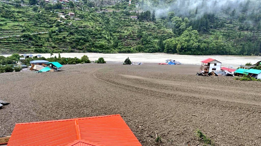 Anuragkotnala2's tweet image. खीरगाड़, धराली गाँव उत्तरकाशी, 5 अगस्त 2025

हर्सिल के निकट खीरगाड़ क्षेत्र के धराली गाँव में एक भीषण भूस्खलन हुआ। 

जिससे पूरा गांव में अचानक मलबा और पानी का बहाव शुरू हो गया। ईश्वर से सभी के सकुशल होने की प्रार्थना करता हूँ।

#Uttarakhand #Uttarkashi #uttarkashicloudburst