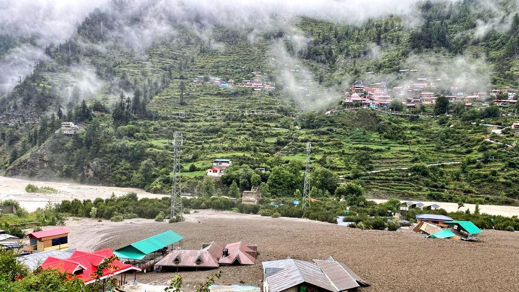 Anuragkotnala2's tweet image. खीरगाड़, धराली गाँव उत्तरकाशी, 5 अगस्त 2025

हर्सिल के निकट खीरगाड़ क्षेत्र के धराली गाँव में एक भीषण भूस्खलन हुआ। 

जिससे पूरा गांव में अचानक मलबा और पानी का बहाव शुरू हो गया। ईश्वर से सभी के सकुशल होने की प्रार्थना करता हूँ।

#Uttarakhand #Uttarkashi #uttarkashicloudburst