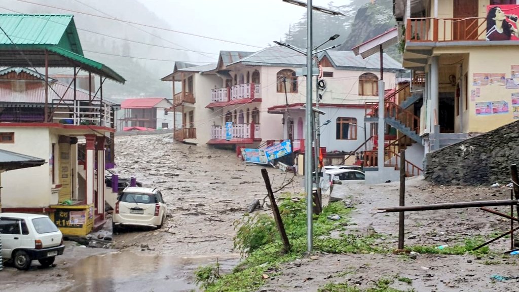 Anuragkotnala2's tweet image. खीरगाड़, धराली गाँव उत्तरकाशी, 5 अगस्त 2025

हर्सिल के निकट खीरगाड़ क्षेत्र के धराली गाँव में एक भीषण भूस्खलन हुआ। 

जिससे पूरा गांव में अचानक मलबा और पानी का बहाव शुरू हो गया। ईश्वर से सभी के सकुशल होने की प्रार्थना करता हूँ।

#Uttarakhand #Uttarkashi #uttarkashicloudburst