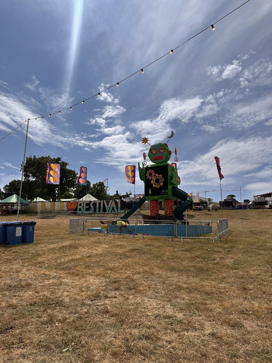 LukeGrinstead's tweet image. Fantastic week operating in Event Control at Camp Bestival. Great atmosphere, incredible artists and full of happy and safe family fun. Outstanding care delivered by an impeccable team of clinicians. The best of the best. Just arrived in Newquay for the next one 😎🌊🏄‍♂️