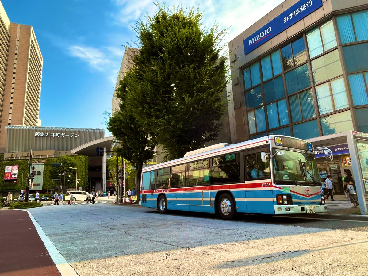 2025/8/5 京浜急行バス 井19系統 M1908 井12系統廃止から5年。 井30系統廃止から1年半。  大井町駅発着の京浜急行バスは、空港連絡バスと井19系統のみ。 井19系統は、1時間に1本しかない路線。 大井町〜鈴ヶ森〜大森駅〜レジャーランド平和島を結んでいます。  これからも ...