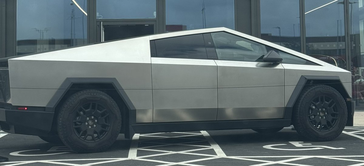 Pauline H tweet media