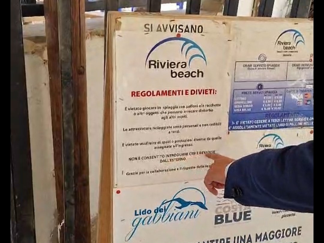 I gestori si sono difesi con: "Non è vero, è stato il personale a nostra insaputa, abbiamo un'area dedicata ma lei ha rifiutato"

Però al cartello fuori c'è scritto "non è consentito introdurre cibi e bevande dall’esterno" 😅🤡