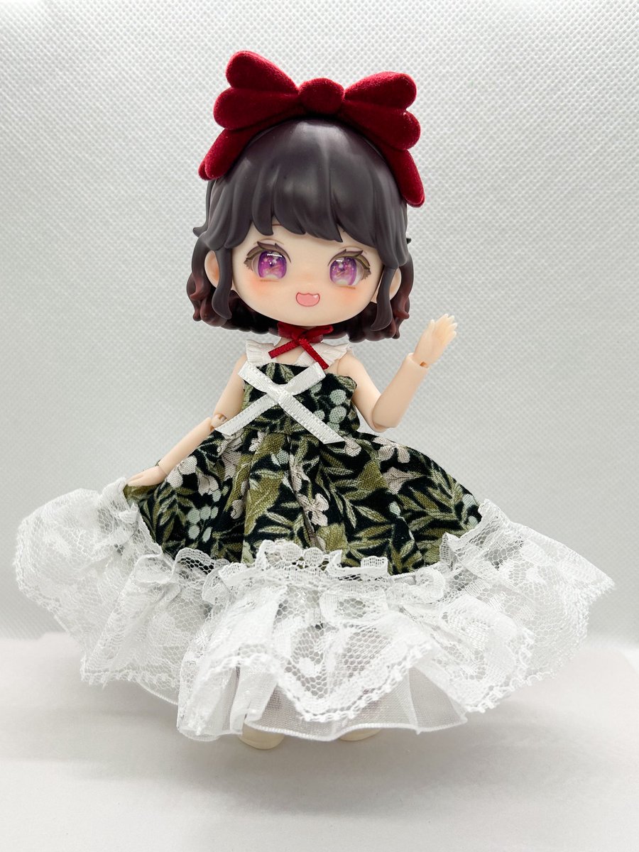 みえさん(<a href="/2r6rE/">みえ</a> )と作品交換させていただきました〜！
水色はシシちゃんに着せたい！とお願いしました。めっちゃ可愛い〜！しかもおまけでもう1着頂いて、こっちは赤いリボンと相性良さそうだったので姫に。スカートの広がりが綺麗で本当に可愛いです〜💓この度はありがとうございました！#みえグミ