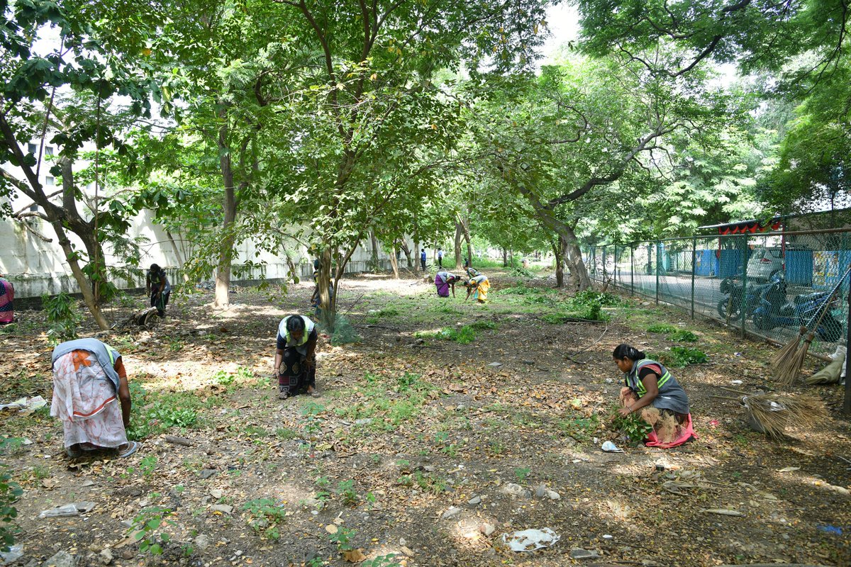 icfindrlys's tweet photo. Swachhata Abhiyan Campaign!
In connection with Swachhata Abhiyan, a cleanliness drive was conducted at East Colony/ICF, this morning.
#swachhataabhiyan2025
#swachhataabhiyan 
#Integralcoachfactory https://t.co/8REESYJtIi