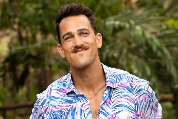 alexandral0ve1's tweet photo. Is it me or am I not seeing what allll these other women are seeing?! Rocky? Really? Idk not my style. He might have muscles yeah.. but so what? Plus I can’t get past his mug! #90DayFiancé #HuntForLove https://t.co/q2V2xTzGFW
