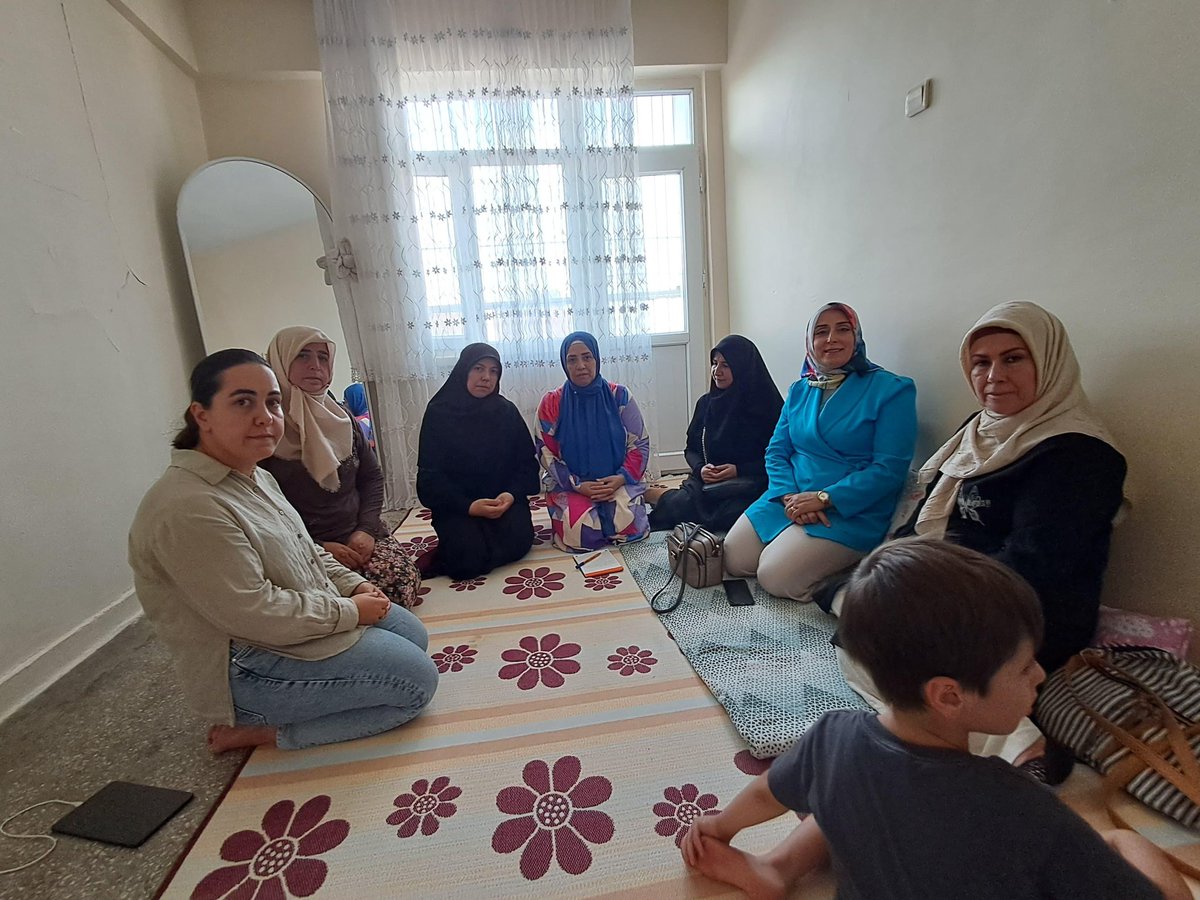 Ak Kadın Diyarbakır (@akkadindiyarbkr) on Twitter photo İl Kadın Kolları Başkanlığımız öncülüğünde Sn. <a href="/mervenurseyit/">Ecz.Mervenur Seyit Beşe</a> ;İl ve İlçe Kadın Kolları teşkilatımızla hane ziyaretlerinde bulundular #akkadın #keşfet <a href="/AKKADINGM/">AK Parti Kadın Kolları</a> <a href="/tugbaisikercan/">Tuğba IŞIK ERCAN</a> <a href="/tulaykaynarca/">Tülay Kaynarca</a> <a href="/GalipEnsarioglu/">Galip Ensarioğlu</a> <a href="/mehmetsaityaz/">Mehmet Sait YAZ</a> <a href="/Kepoluasuna/">Suna KEPOLU ATAMAN</a> <a href="/GercekTekin/">Gerçek Tekin</a> İl Kadın Kolları Başkanlığımız öncülüğünde Sn. <a href="/mervenurseyit/">Ecz.Mervenur Seyit Beşe</a> ;İl ve İlçe Kadın Kolları teşkilatımızla hane ziyaretlerinde bulundular #akkadın #keşfet <a href="/AKKADINGM/">AK Parti Kadın Kolları</a> <a href="/tugbaisikercan/">Tuğba IŞIK ERCAN</a> <a href="/tulaykaynarca/">Tülay Kaynarca</a> <a href="/GalipEnsarioglu/">Galip Ensarioğlu</a> <a href="/mehmetsaityaz/">Mehmet Sait YAZ</a> <a href="/Kepoluasuna/">Suna KEPOLU ATAMAN</a> <a href="/GercekTekin/">Gerçek Tekin</a>