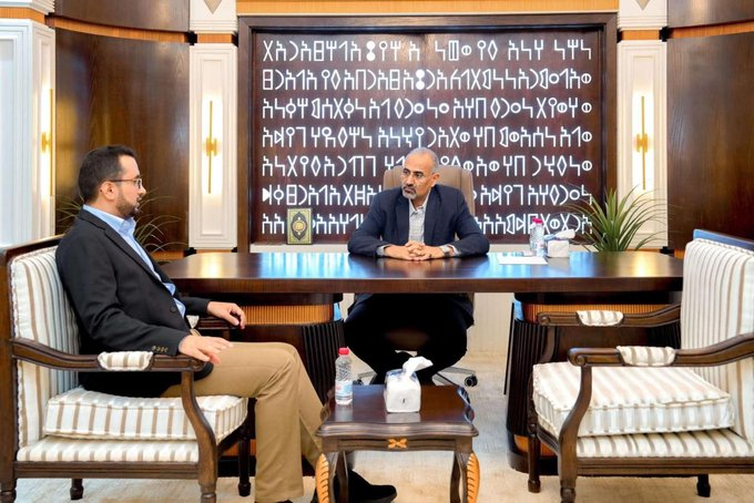 جميل اظهار خط المسند في خلفية مكتب رئيس المجلس الانتقالي الجنوبي اللواء عيدروس الزبيدي

الهوية والإرث من استحقاق الاستقلال الوطني الثاني ..

كل الاحترام لهذه الأفكار المضيئة ..