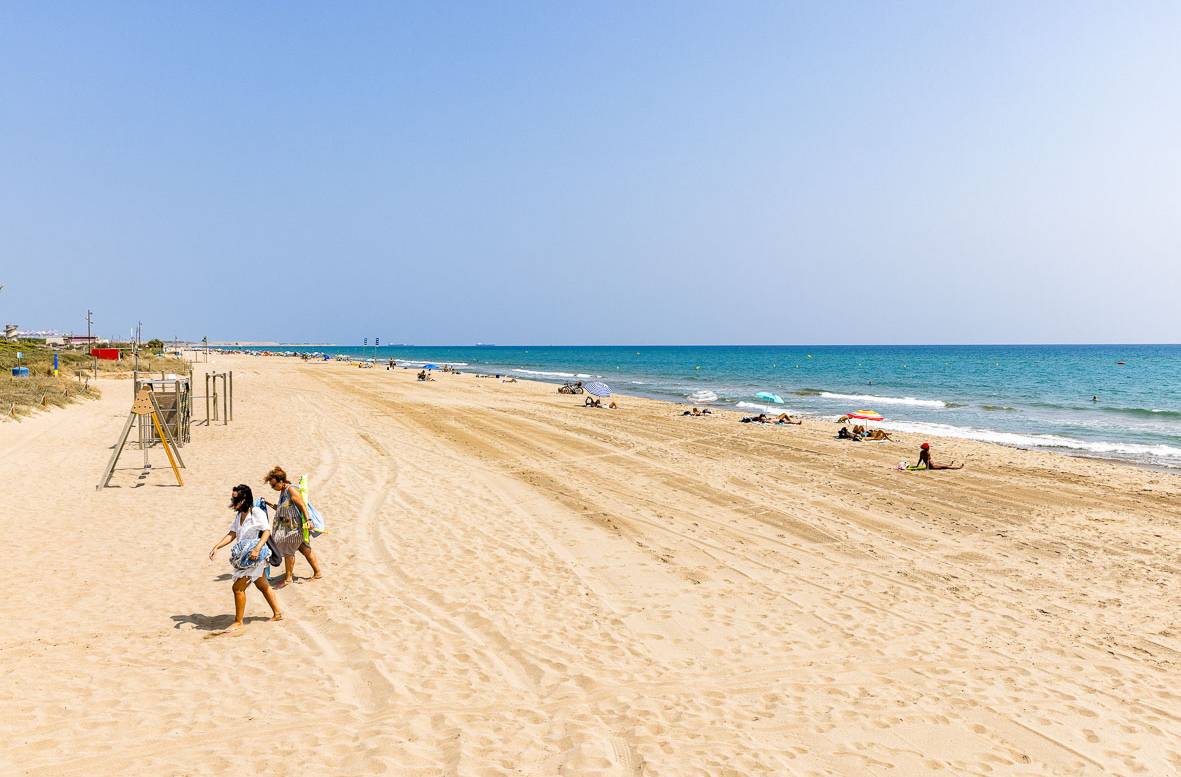 Mobilitat AMB (@mobilitat_amb) on Twitter photo Les línies 🚌 PR3 i PR5 de bus metropolità et porten fins a la platja del Prat 🏖️
🚲 També pots arribar-hi amb <a href="/ambici_oficial/">AMBici</a> o amb la teva bici i aparcar-la al <a href="/Bicibox_AMB/">Bicibox_AMB</a>.
📲 bit.ly/3N78nHG
<a href="/MonbusLlobregat/">Monbus Llobregat</a> Les línies 🚌 PR3 i PR5 de bus metropolità et porten fins a la platja del Prat 🏖️
🚲 També pots arribar-hi amb <a href="/ambici_oficial/">AMBici</a> o amb la teva bici i aparcar-la al <a href="/Bicibox_AMB/">Bicibox_AMB</a>.
📲 bit.ly/3N78nHG
<a href="/MonbusLlobregat/">Monbus Llobregat</a>