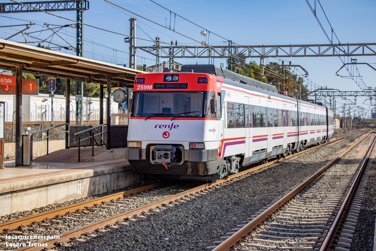 Renfe 446 entrando TCR de Los Prados diciembre 2022 <a href="/Renfe/">Renfe</a> #renfe #photos #trenes #vias