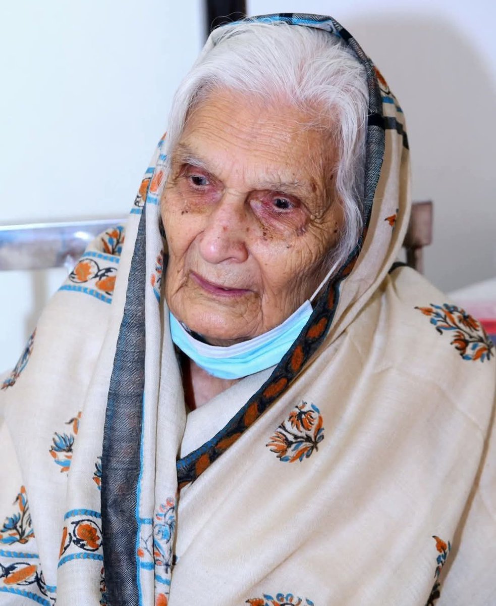 पूर्व मंत्री, विधायक और जिला प्रमुख रही श्रीमती मदन कौर जी के निधन का समाचार अत्यंत दुखद है। 

थार क्षेत्र में जनसेवा, शिक्षा के प्रति जागरूकता और सामाजिक उत्थान के लिए उनका योगदान अविस्मरणीय रहेगा। उनका जीवन सादगी, सौम्यता, सेवा और समर्पण का प्रतीक रहा, जो हम सभी के लिए
